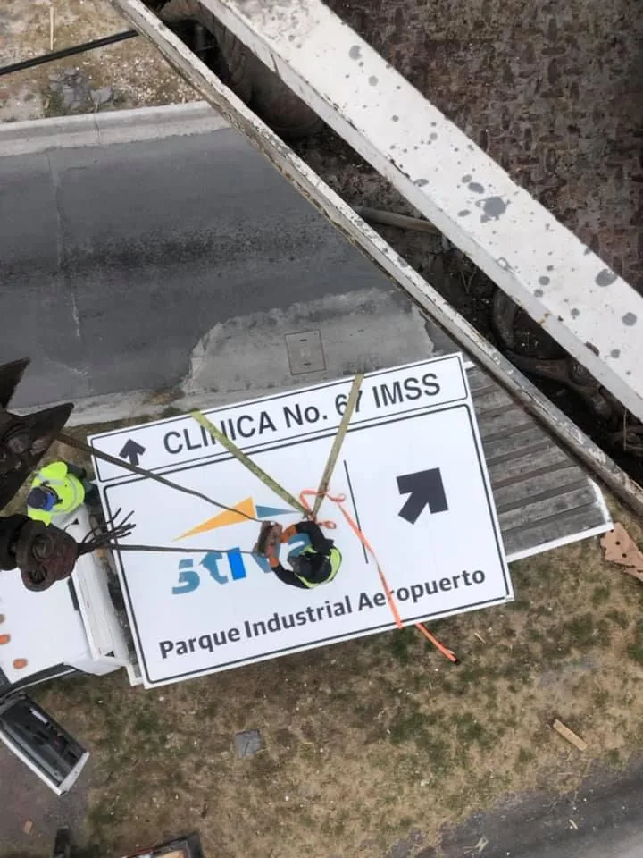 Estructura tipo pórtico SID-15 para señalización de destino elevada