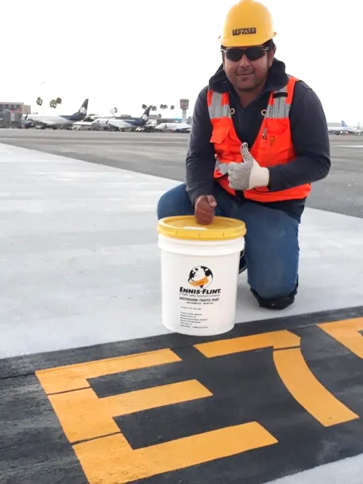 Pintura horizontal base agua de alto desempeño para zonas aeroportuarias